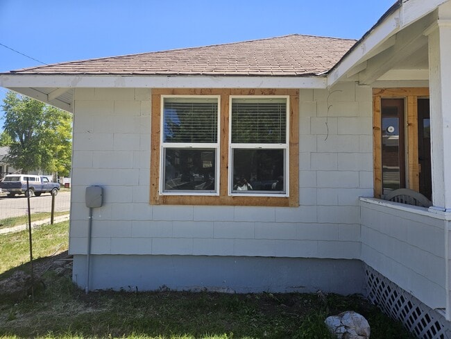 Building Photo - 502 Garnet St