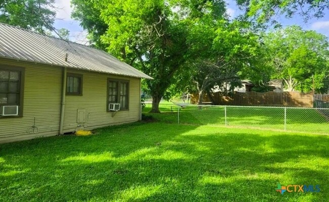 Building Photo - 121 Ave G