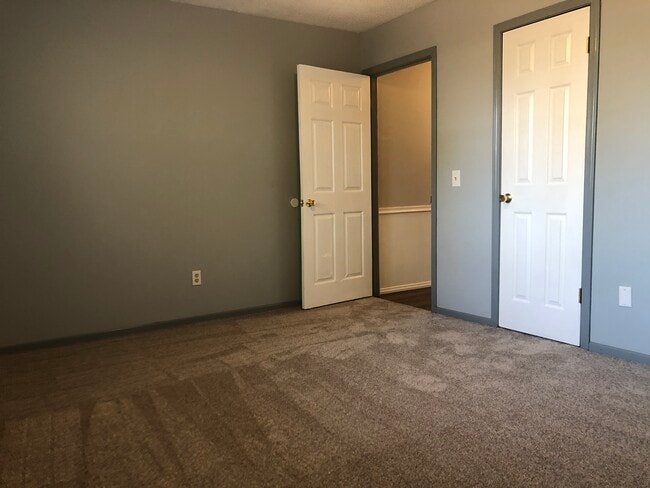 Building Photo - 4455 Summit Cir