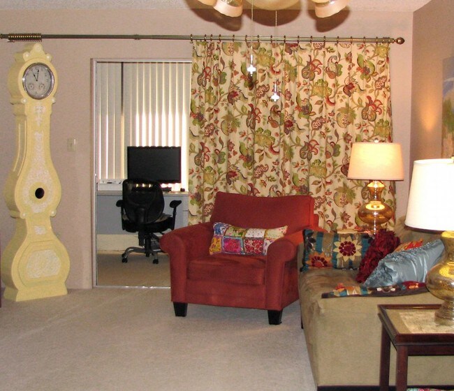 Building Photo - 2BR Condo in heart of Countryside