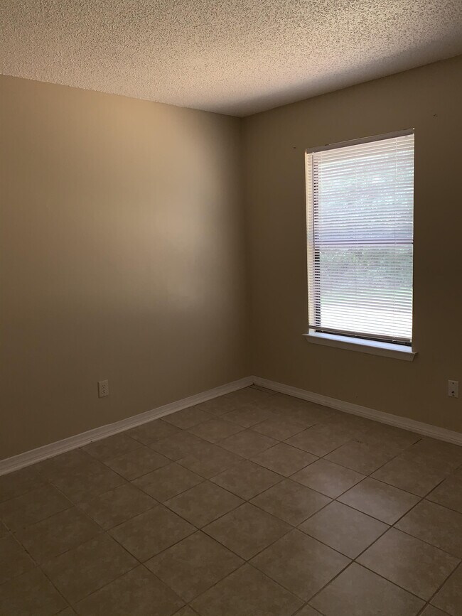 Foto del edificio - 6823 Tiki Ln