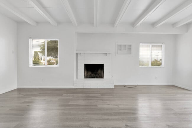 Building Photo - 17637 Sultana St