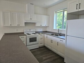 Building Photo - 32588 Cedar Valley Connector