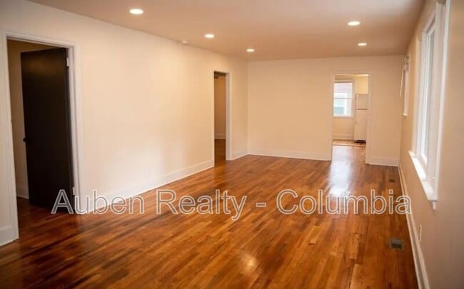Building Photo - 1420 S Kilbourne Rd