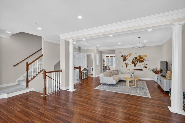 Building Photo - 630 Pelican Ave