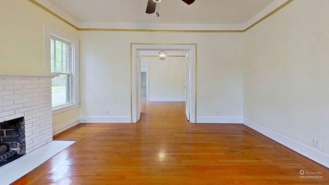 Foto del edificio - Charming and full of character, this beautifully updated 1-bedroom