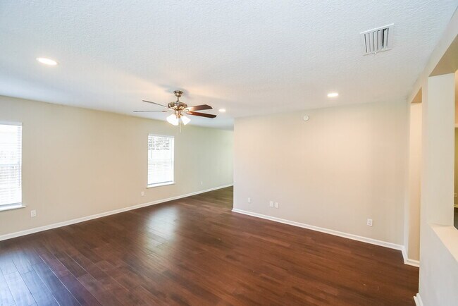 Building Photo - 7068 Beekman Lake Dr