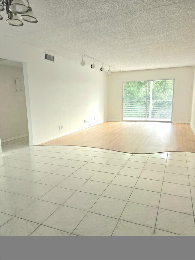 Foto del edificio - 2305 Lucaya Ln