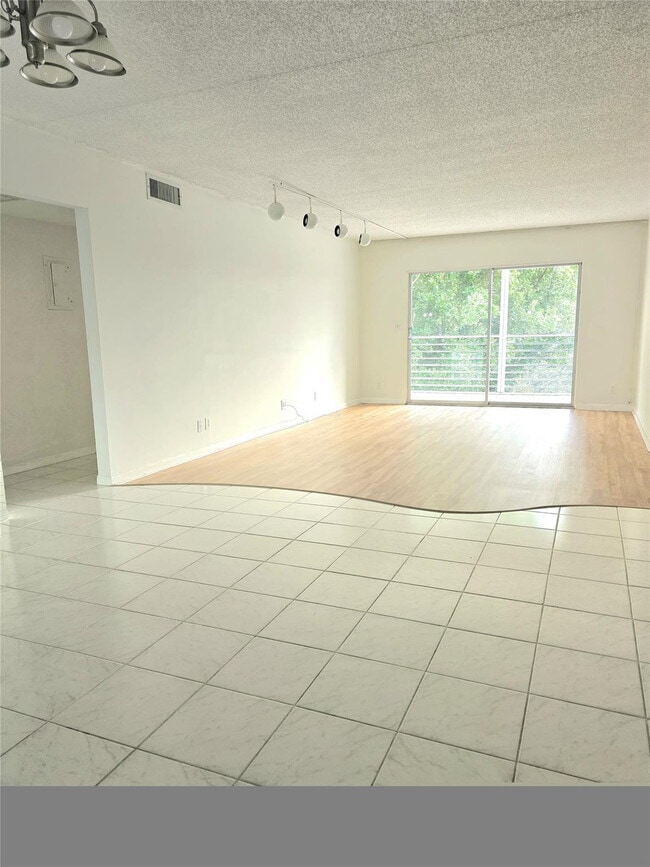 Building Photo - 2305 Lucaya Ln