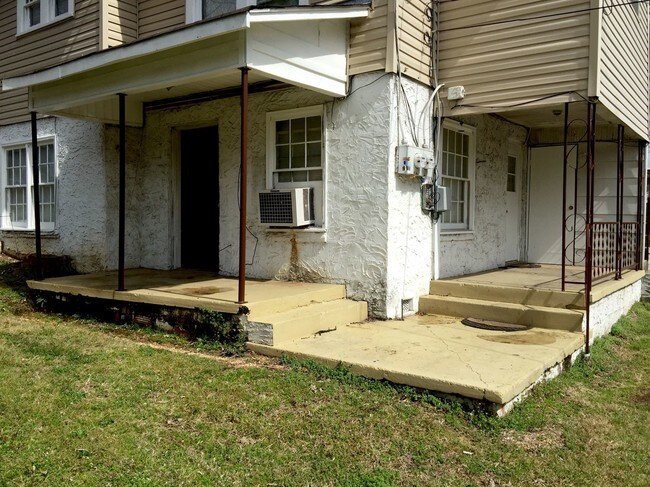 Building Photo - 3915 38th Ave N