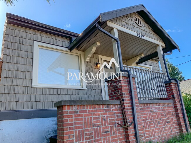 Foto del edificio - 3 Bedroom with Detached Garage and Office!