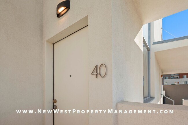 Foto del edificio - Views, Views, Views! Stunning Top-Floor Little Italy 2-bedroom Loft at The Waterfront!