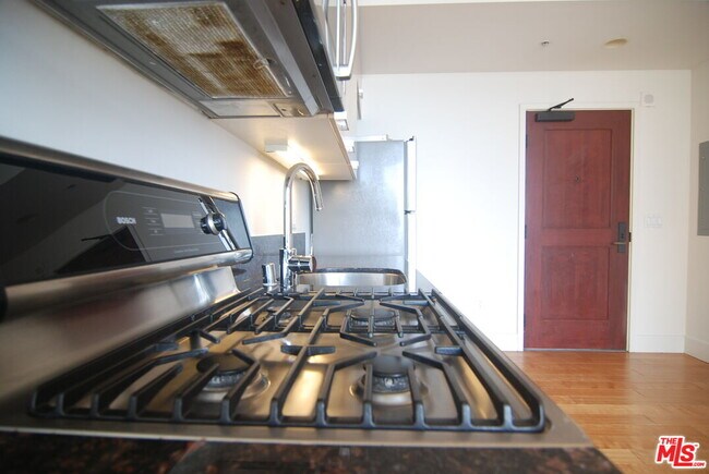 Foto del edificio - 460 S Spring St