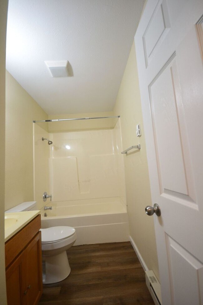 Building Photo - Warsaw Apartments