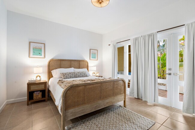 Foto del edificio - 5040 Harmony Cir