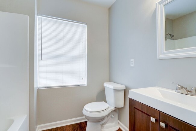 Building Photo - 1602