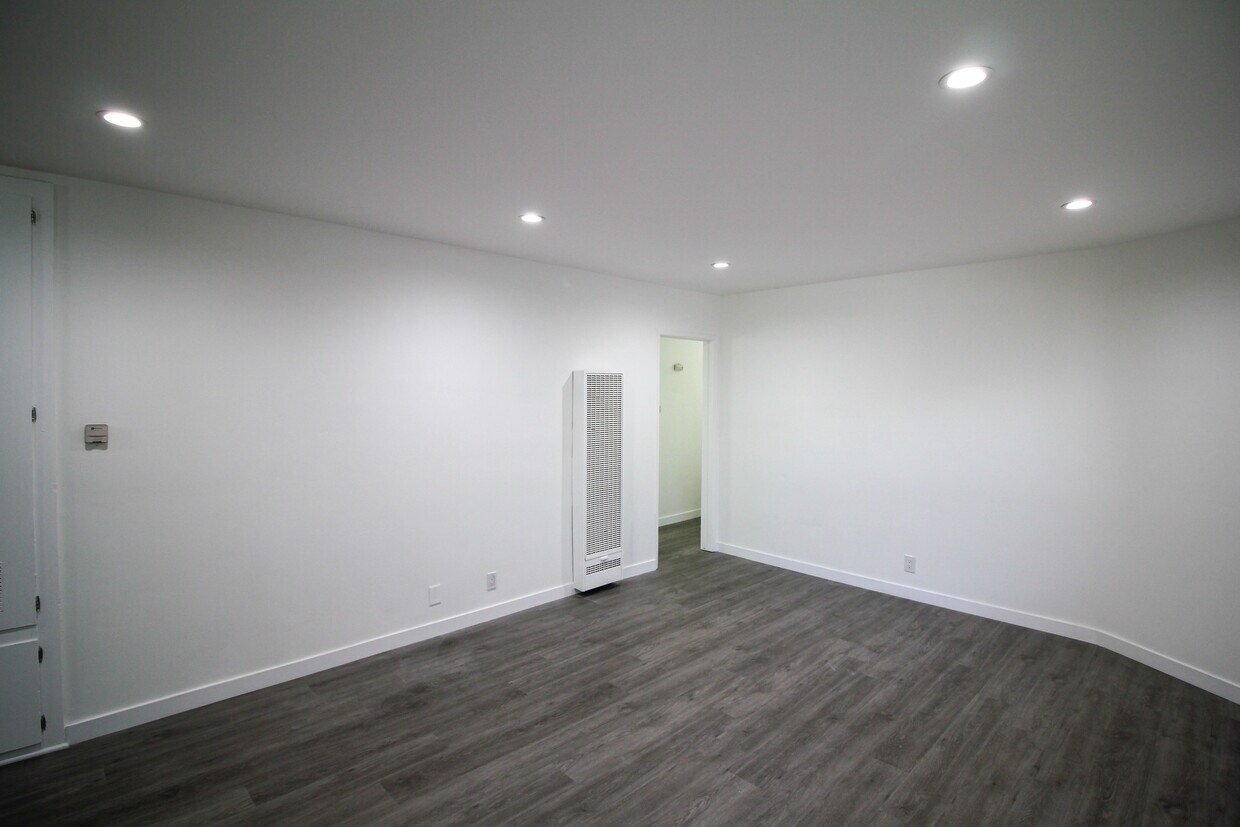Foto principal - 4675 Eagle Rock Blvd