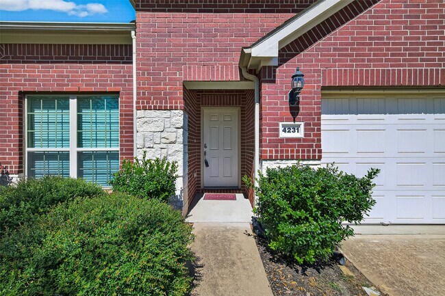 Foto del edificio - 4231 Canton Crest Dr