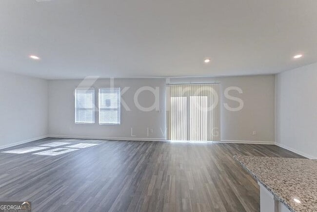 Building Photo - 226 Topaz Ln