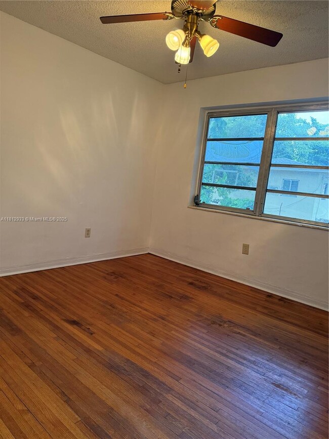 Building Photo - 230 Hibiscus Dr