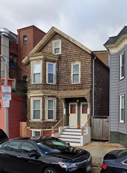 Building Photo - 636 E 5th St