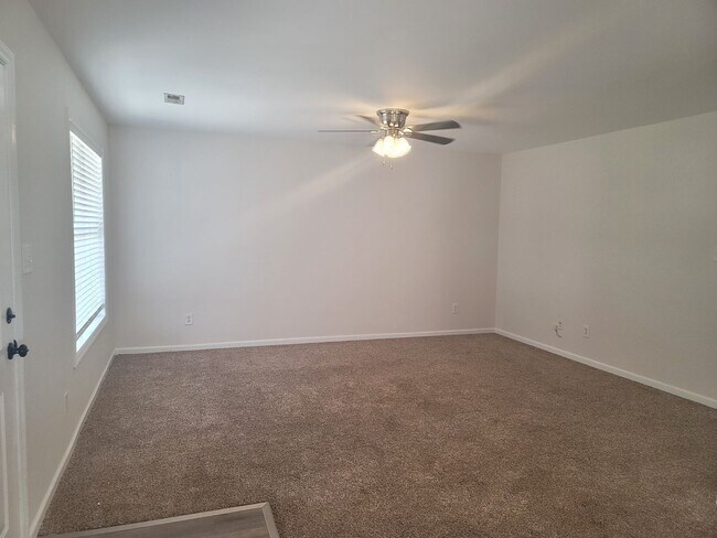 Foto del edificio - 4 Bedroom 3 Full Bath Ranch Home located Minutes from CAMPBELL UNIVERSITY!