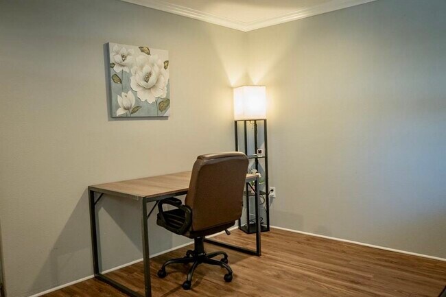 Foto del edificio - 6321 Del Monte Rd