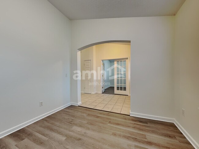 Building Photo - 2884 Alaskan Way
