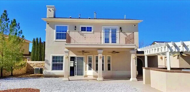 Building Photo - Gorgeous Home