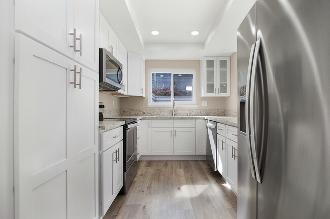 Building Photo - Renovated Townhome | Amazing South Coast M...