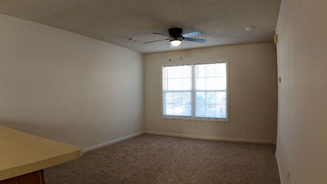 Foto del edificio - 221A Springfield Cir