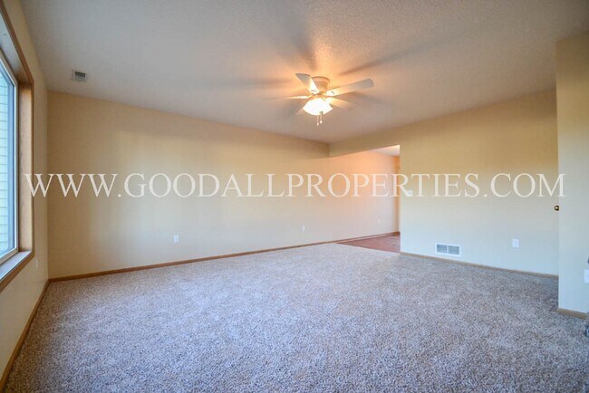 Building Photo - Wonderful 3 Bedroom Townhome in Van Meter with attached garage!!