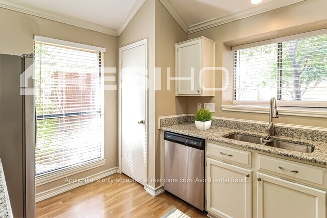 Foto del edificio - 1541 NW 125th St