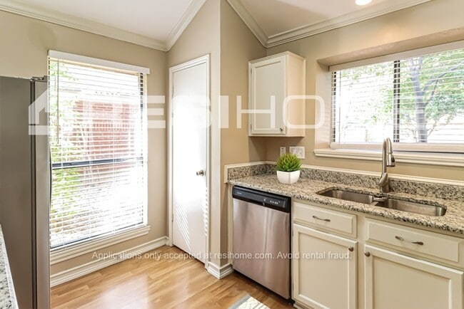 Photo - 1541 NW 125th St (Oklahoma City, OK) House