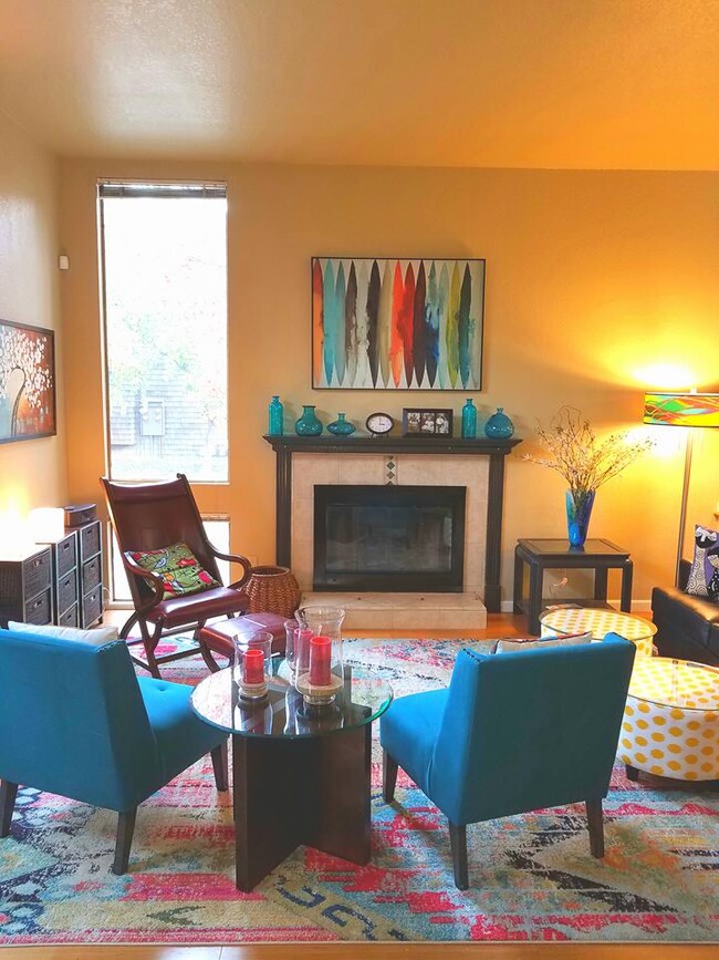 Living room - 501 Rose Ave