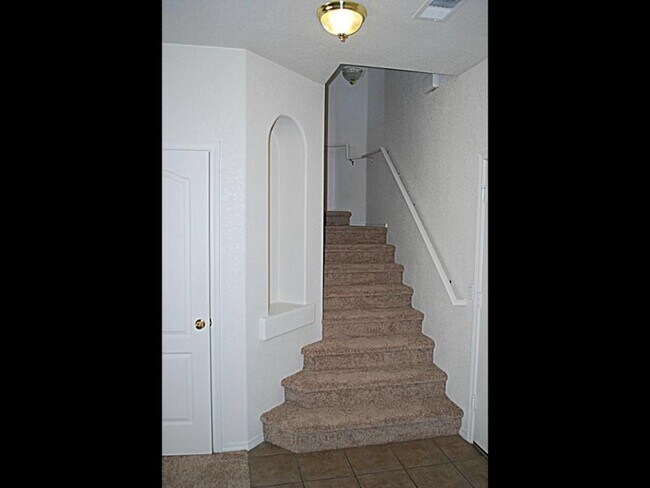 Building Photo - 6432 Los Pueblos Pl NW