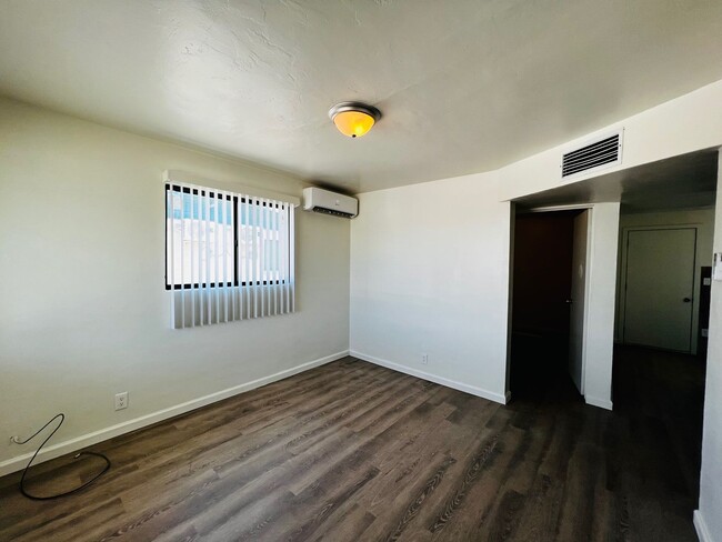 Building Photo - Remodeled 2 Bedroom 1 Bath