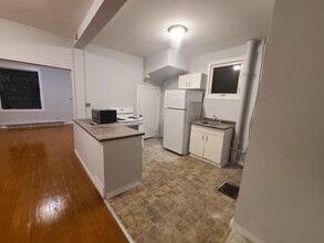 Building Photo - 307 Lipton St