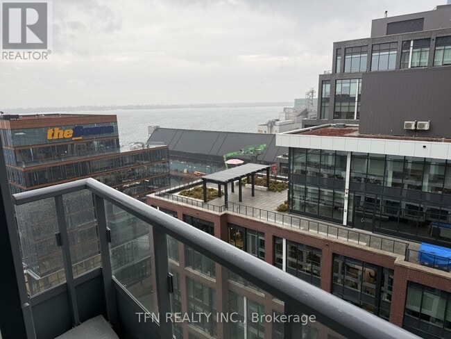 Building Photo - 15 Richardson St