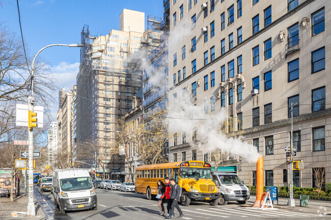 Building Photo - 1040-1044 Fifth Ave