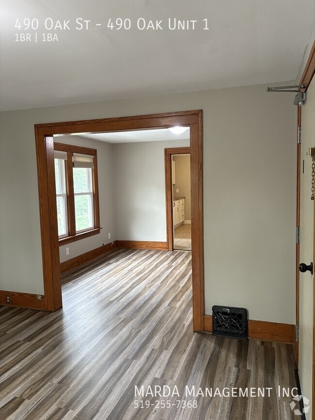 Building Photo - 490 Oak St