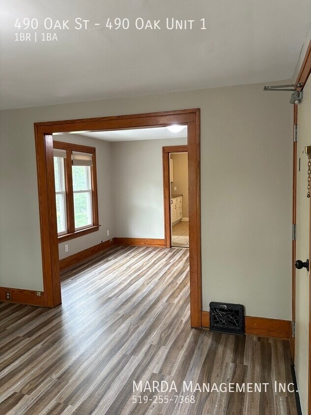 Photo principale - SPACIOUS 1-BEDROOM PLUS DEN/1-BATH UNIT +H...