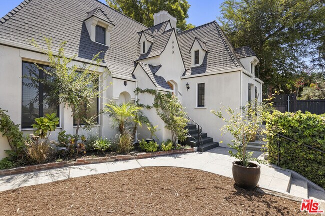 Building Photo - 1026 Coronado Terrace
