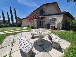 Building Photo - 600 SW 89th Ct