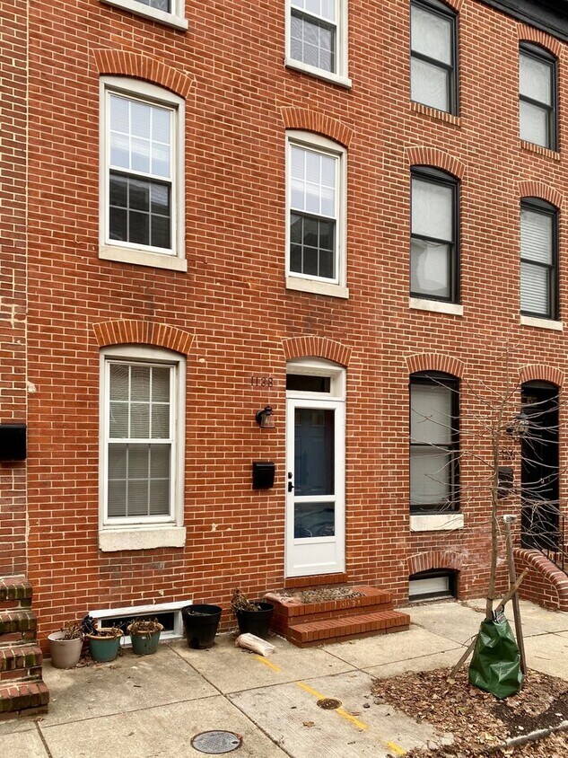 Foto principal - Charming 3 Bedroom Townhome ~ Federal Hill...