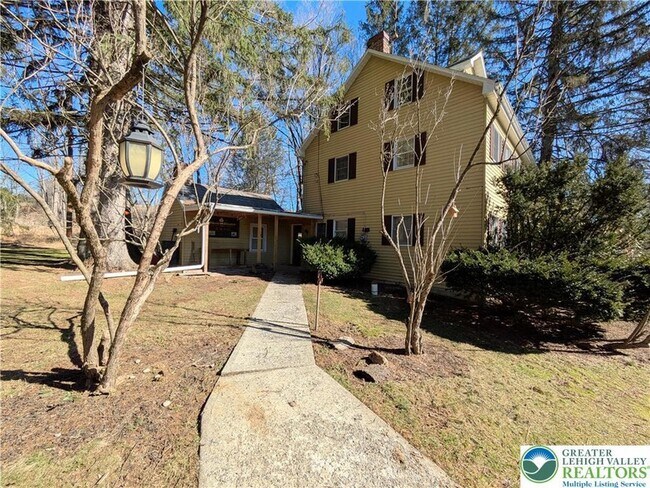 Foto del edificio - 3470 Rhododendron Dr