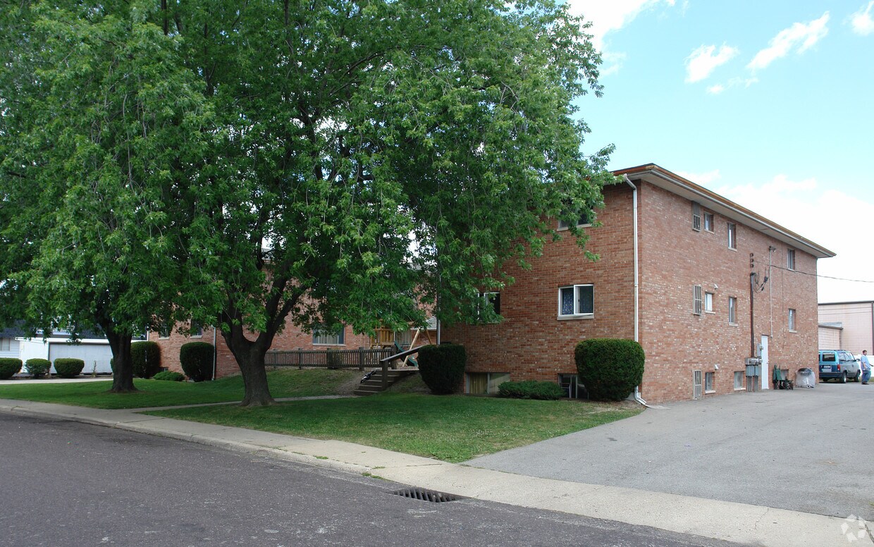 Foto del edificio - 3008-3010 N Woodbine Ter