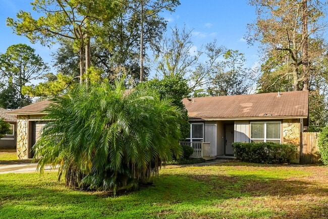 Building Photo - 11152 Cloverhill Cir W