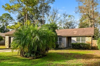 Building Photo - 11152 Cloverhill Cir W