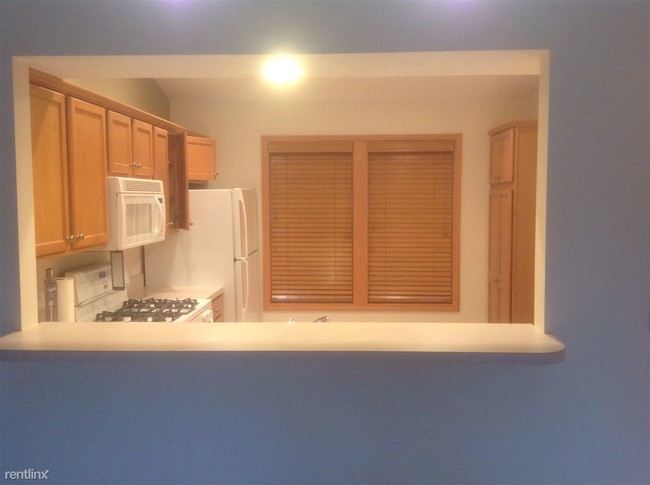 Building Photo - 402 Abbey Mill Dr SE